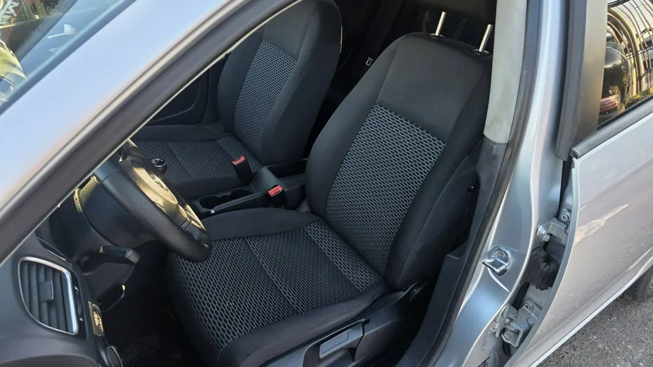 VOLKSWAGEN Golf -