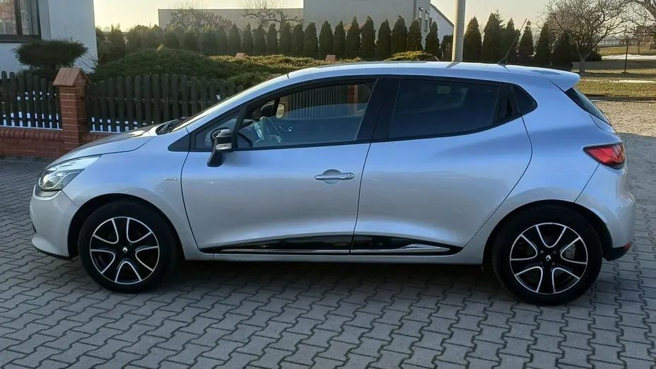 RENAULT Clio -