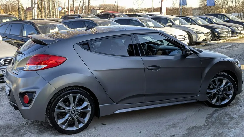 HYUNDAI Veloster -