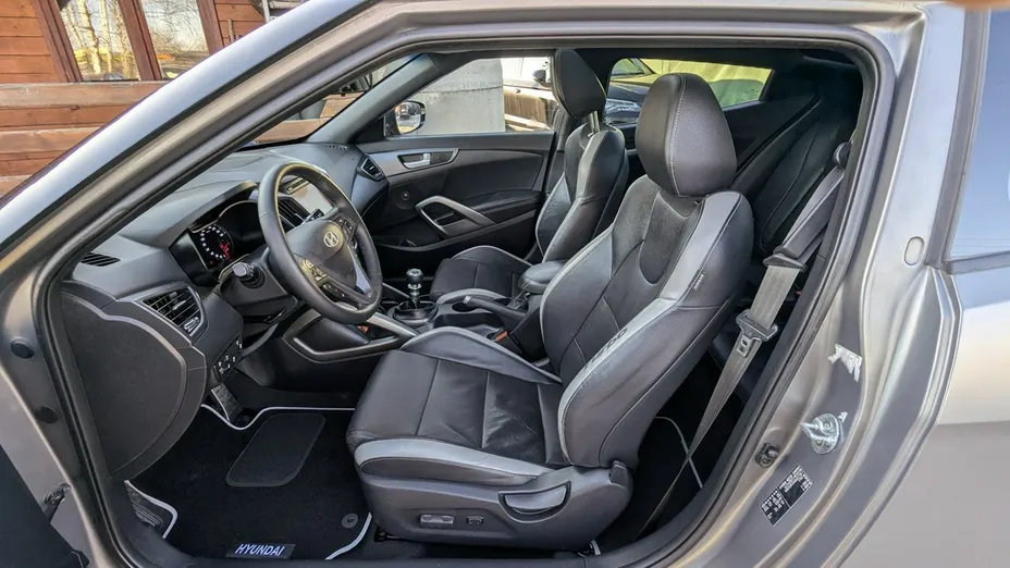 HYUNDAI Veloster -