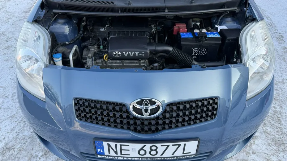 TOYOTA Yaris -