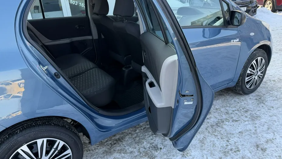 TOYOTA Yaris -