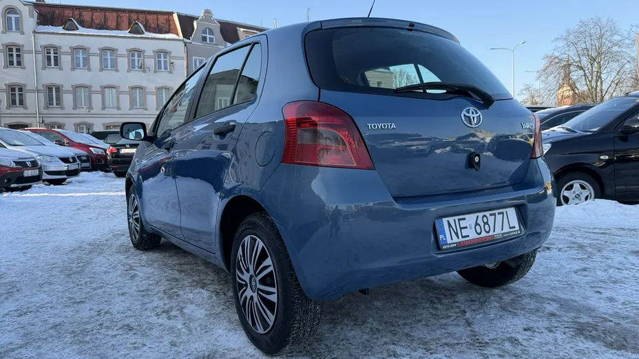 TOYOTA Yaris -