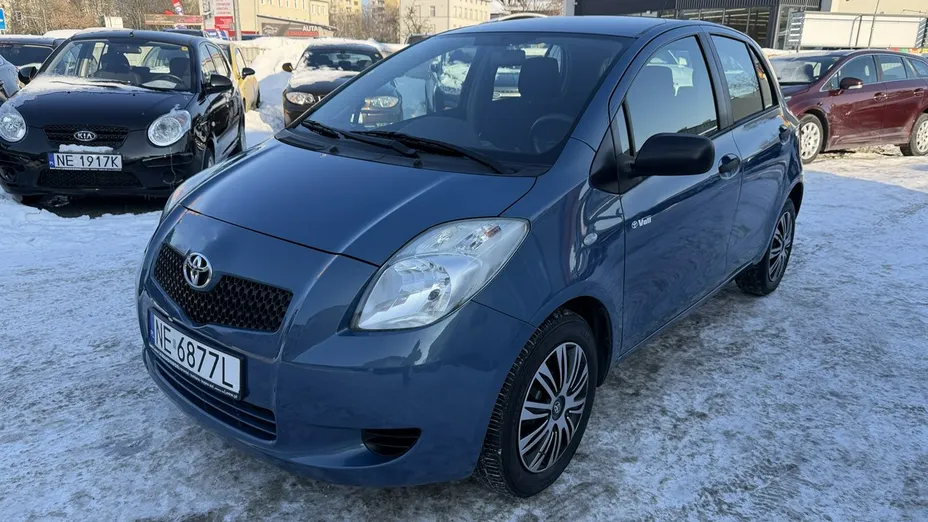 TOYOTA Yaris -