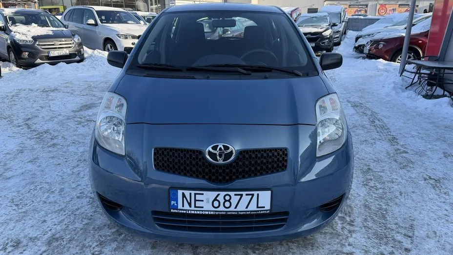 TOYOTA Yaris -