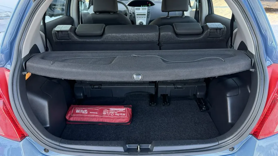 TOYOTA Yaris -