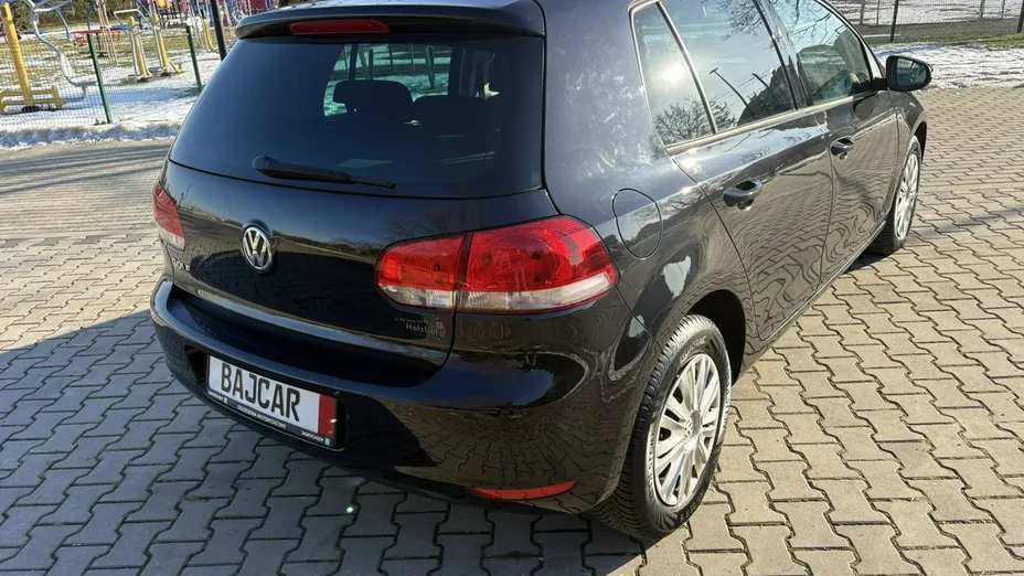 VOLKSWAGEN Golf -