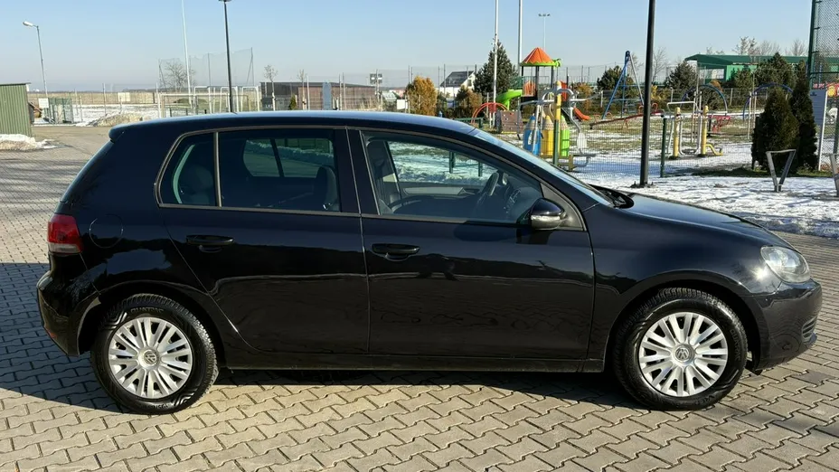 VOLKSWAGEN Golf -