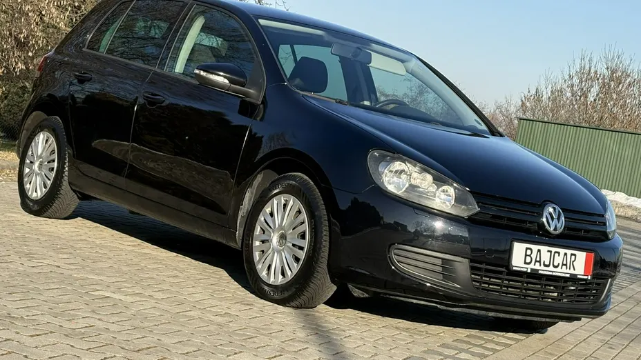 VOLKSWAGEN Golf -