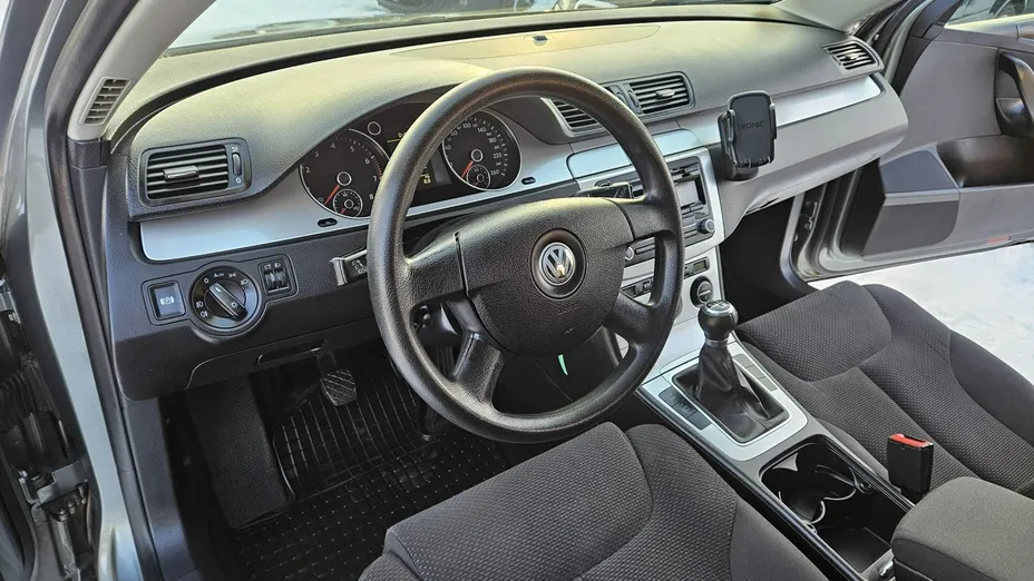 VOLKSWAGEN Passat -