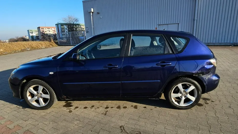 MAZDA 3 -