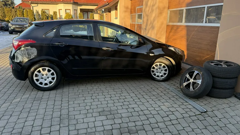 HYUNDAI i30 -