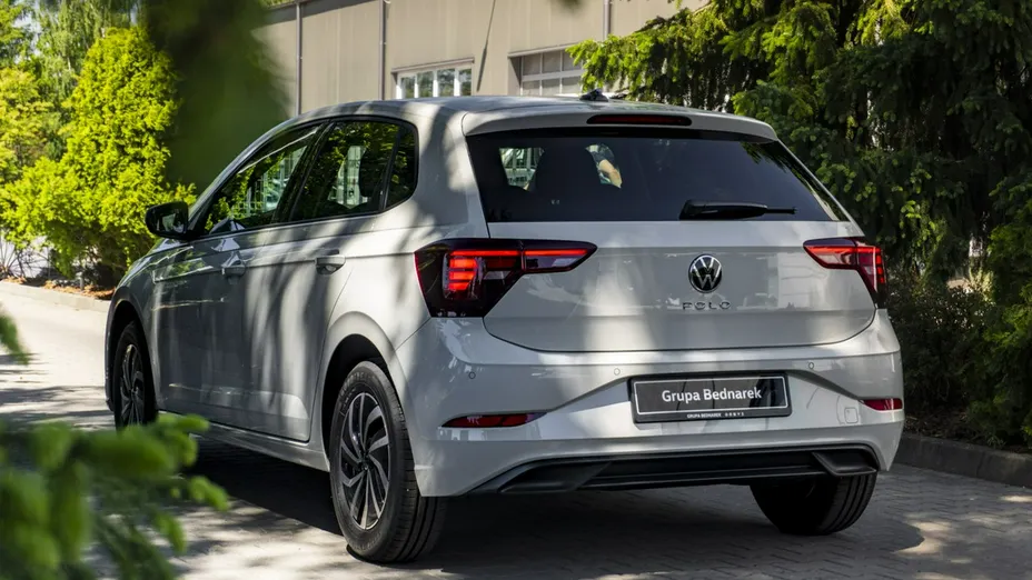 VOLKSWAGEN Polo -