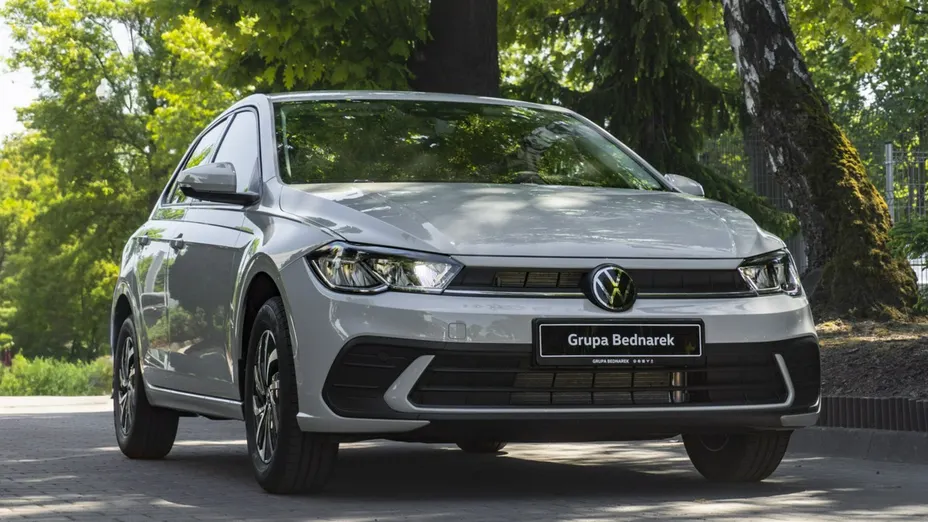 VOLKSWAGEN Polo -