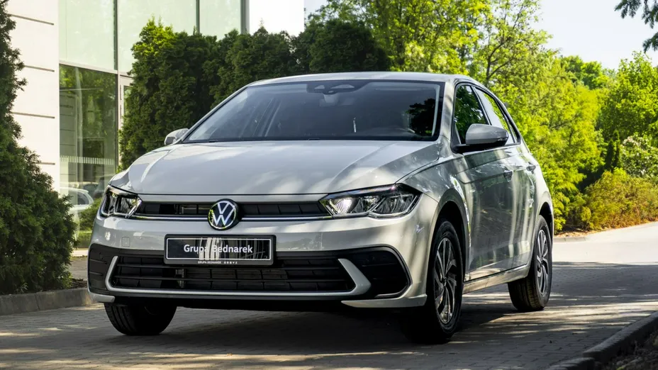 VOLKSWAGEN Polo -