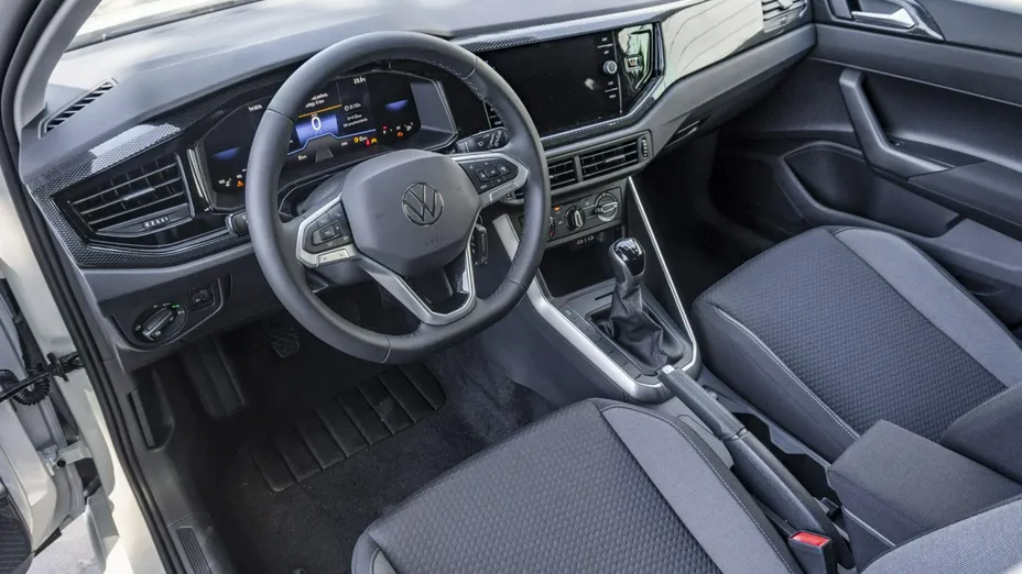 VOLKSWAGEN Polo -