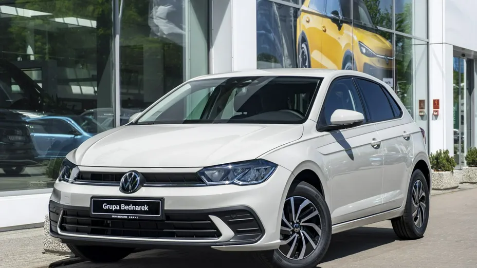 VOLKSWAGEN Polo -
