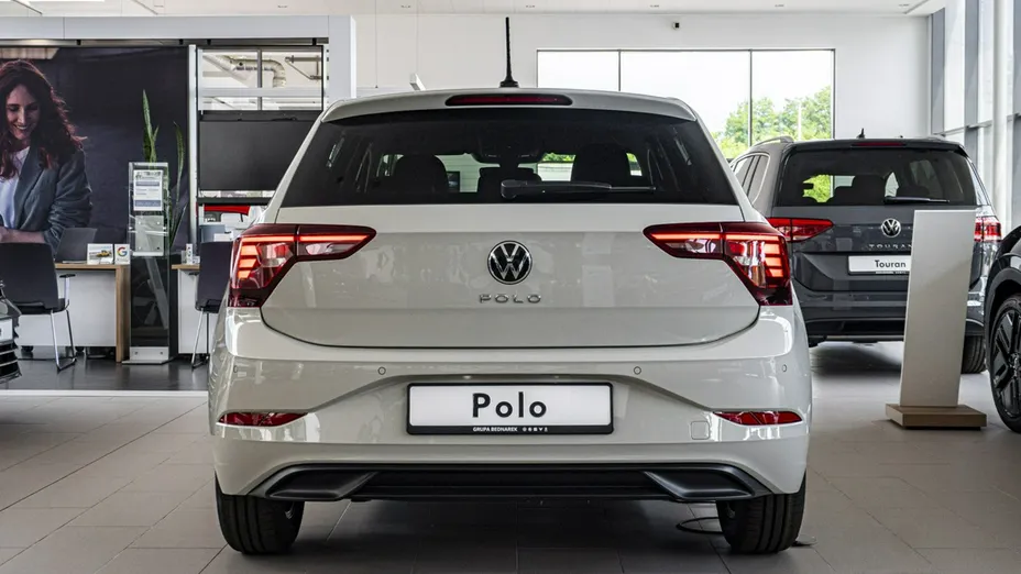 VOLKSWAGEN Polo -