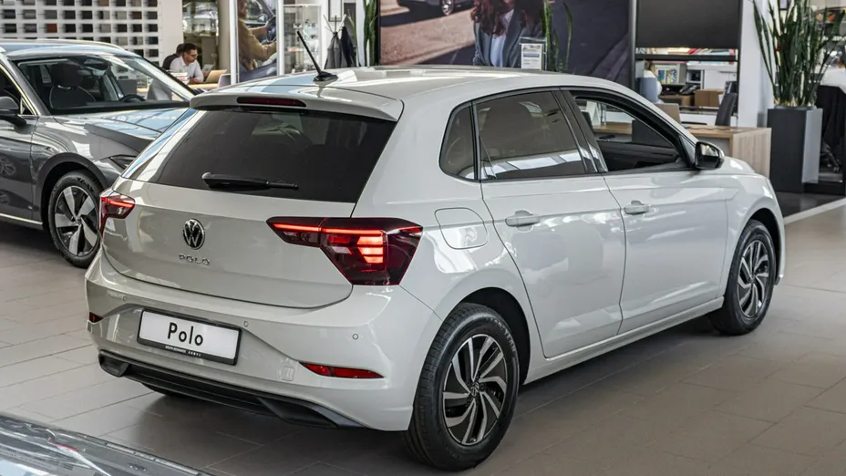 VOLKSWAGEN Polo -