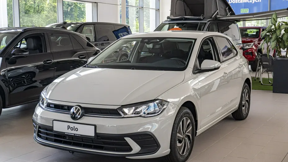 VOLKSWAGEN Polo -