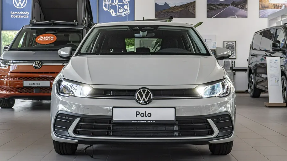 VOLKSWAGEN Polo -