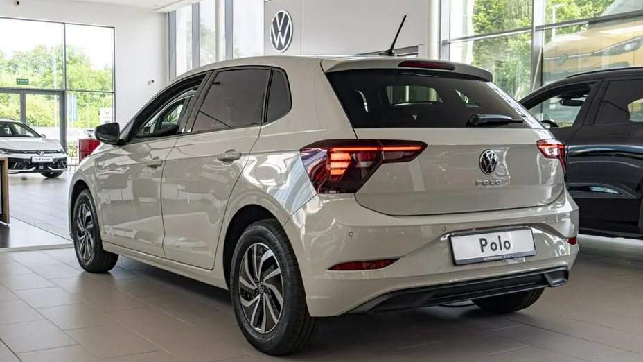 VOLKSWAGEN Polo -