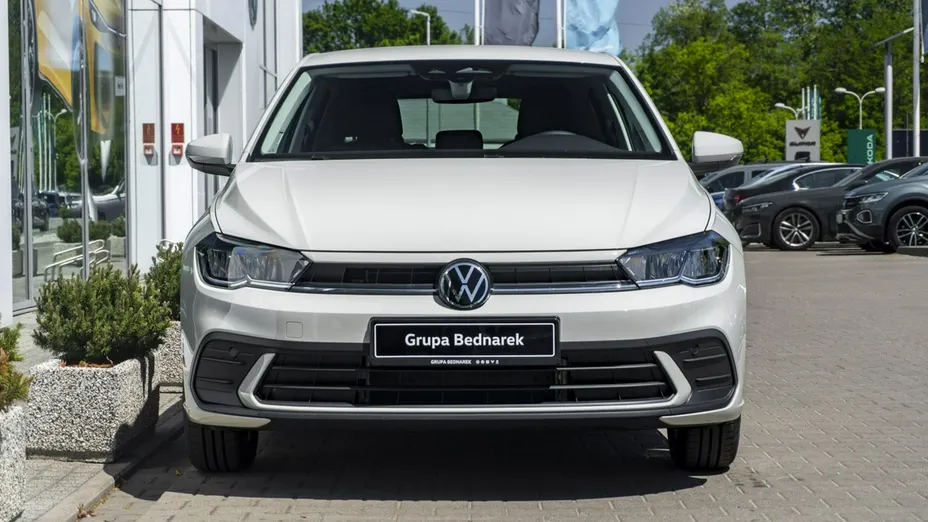 VOLKSWAGEN Polo -