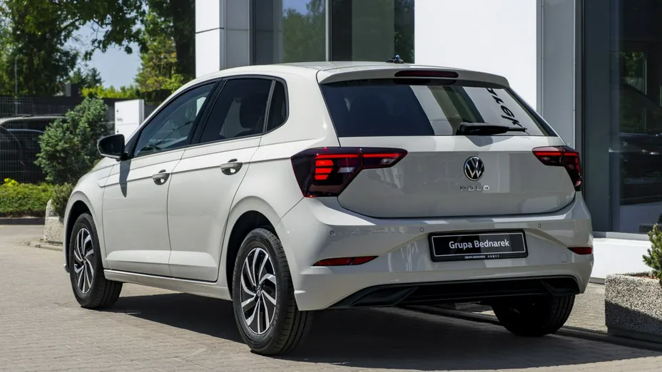 VOLKSWAGEN Polo -