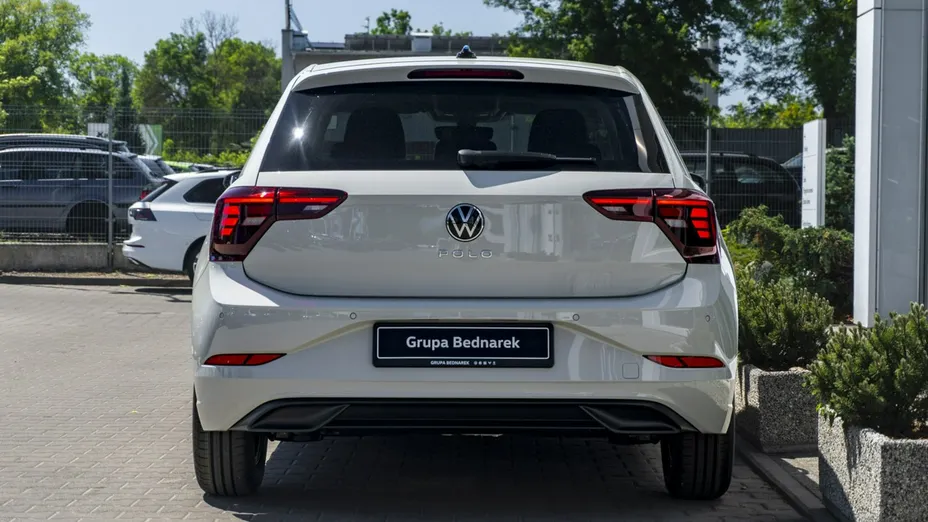 VOLKSWAGEN Polo -