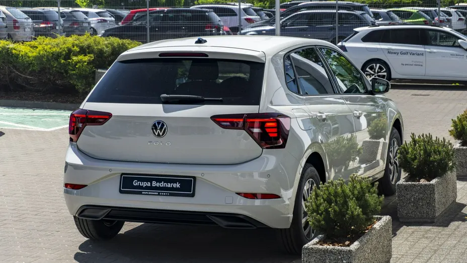 VOLKSWAGEN Polo -