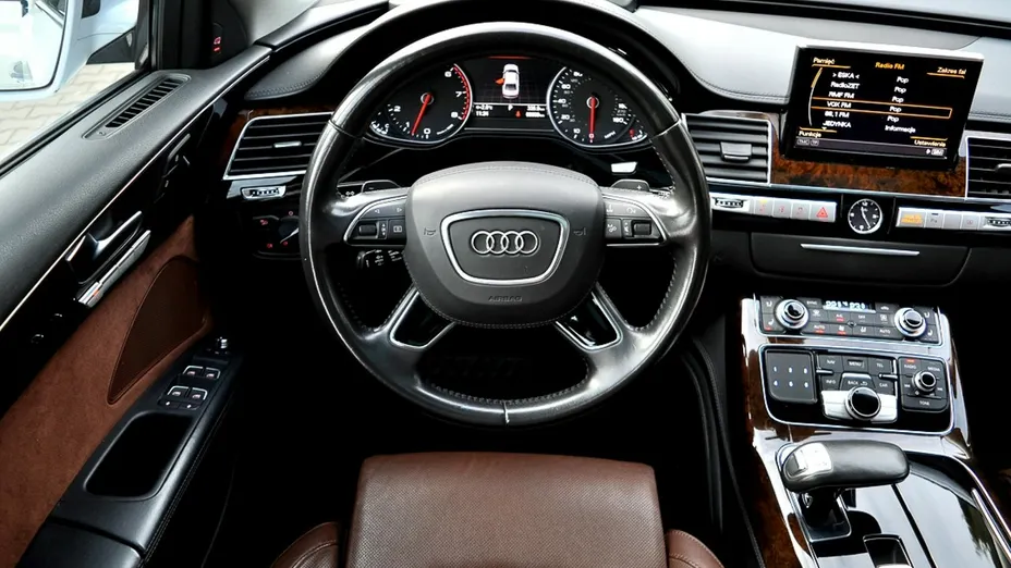 AUDI A8 -