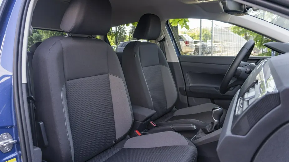 VOLKSWAGEN Polo -