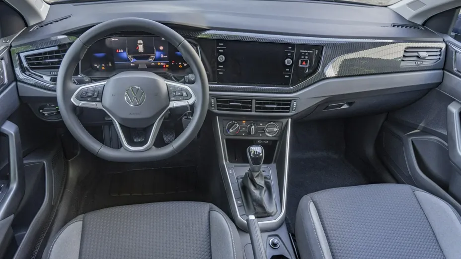 VOLKSWAGEN Polo -