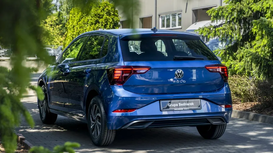 VOLKSWAGEN Polo -