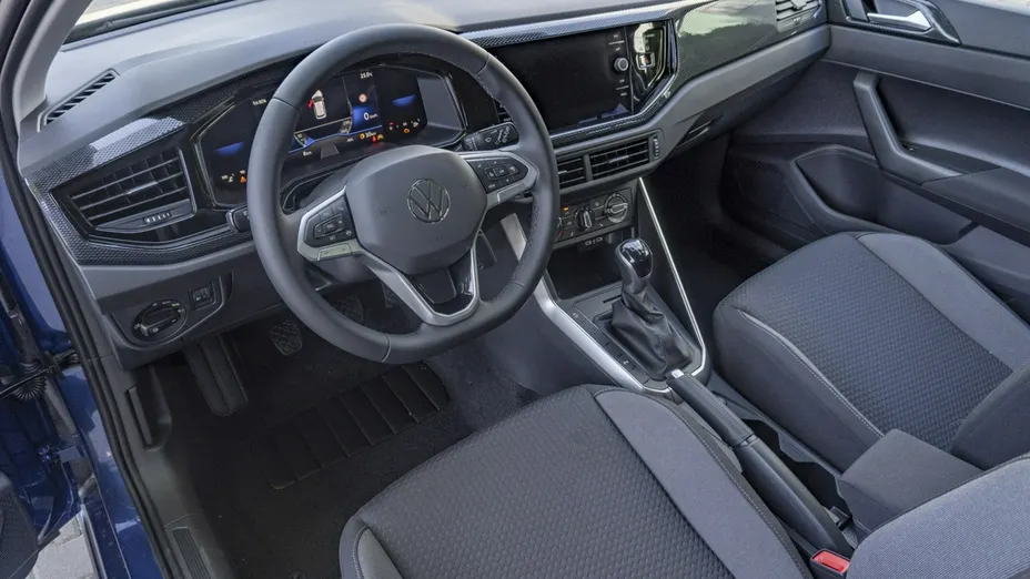 VOLKSWAGEN Polo -
