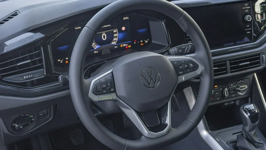 VOLKSWAGEN Polo -