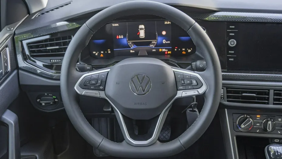 VOLKSWAGEN Polo -