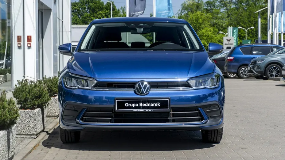 VOLKSWAGEN Polo -