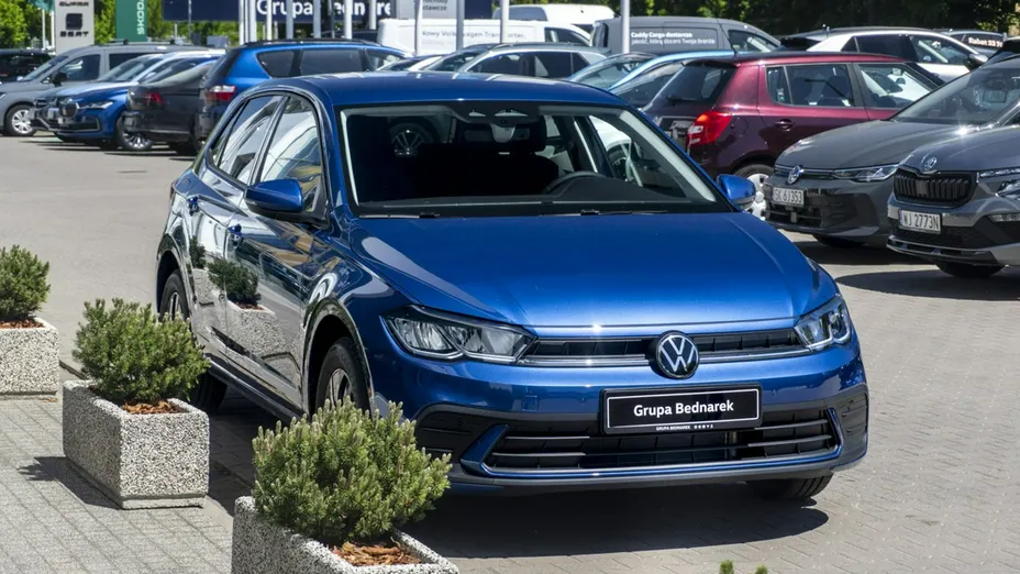 VOLKSWAGEN Polo -