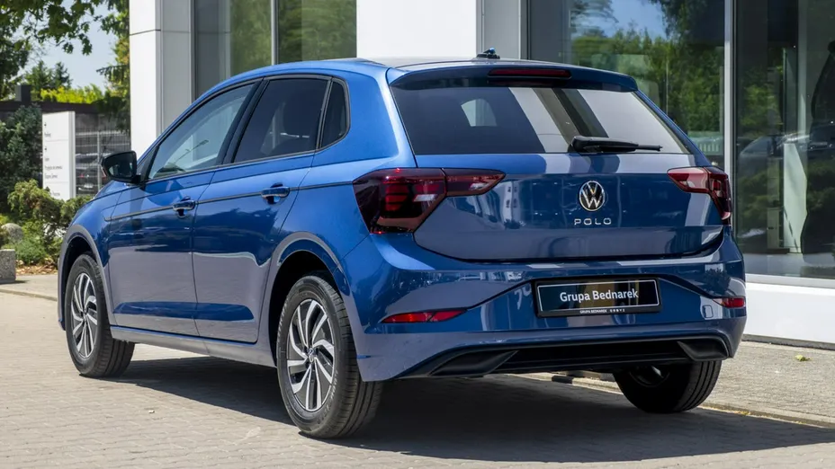 VOLKSWAGEN Polo -
