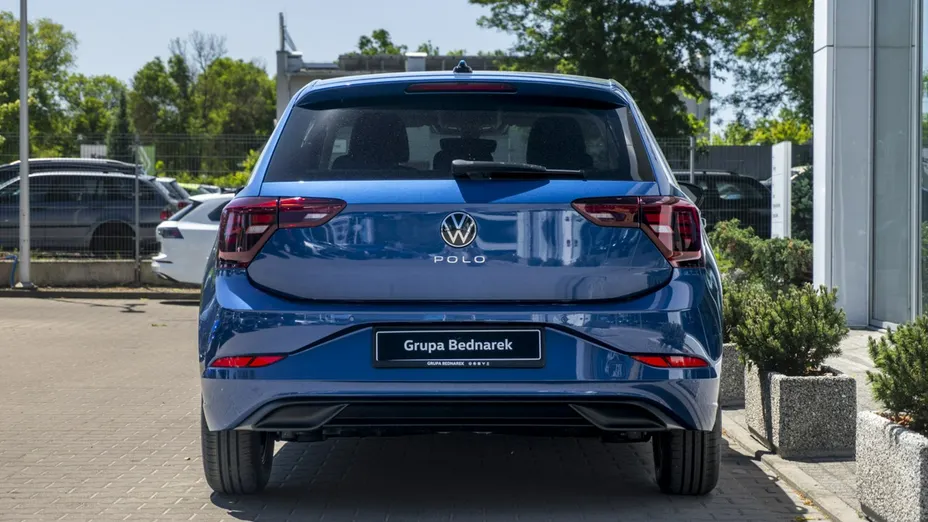 VOLKSWAGEN Polo -