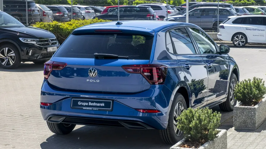 VOLKSWAGEN Polo -