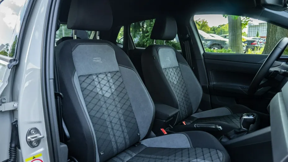 VOLKSWAGEN Polo -