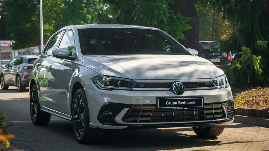 VOLKSWAGEN Polo -