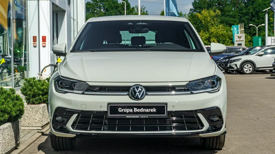 VOLKSWAGEN Polo -