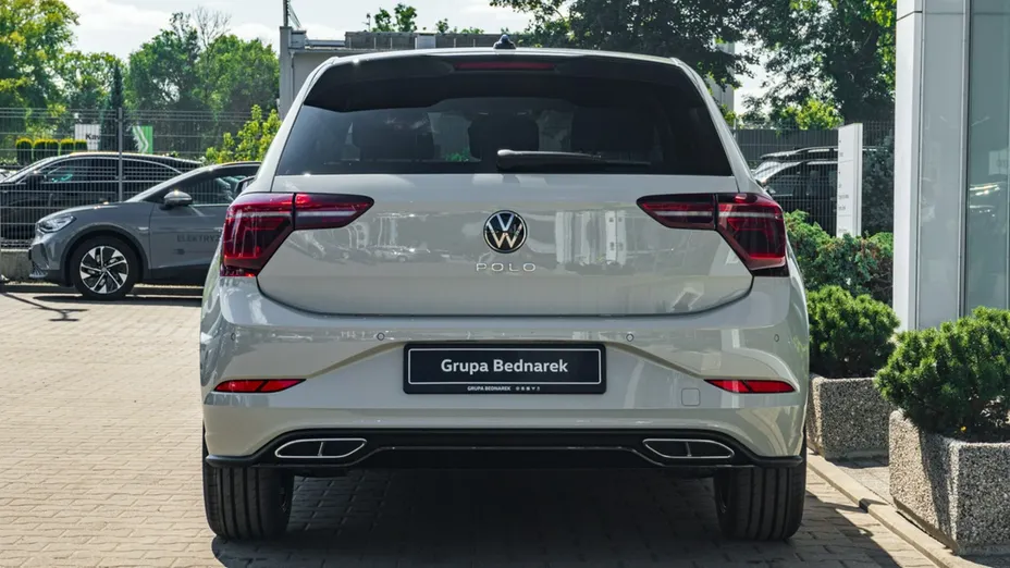 VOLKSWAGEN Polo -