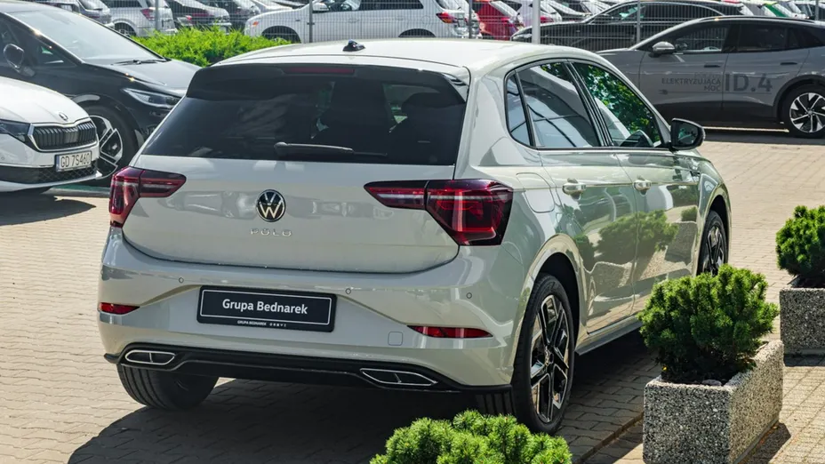 VOLKSWAGEN Polo -