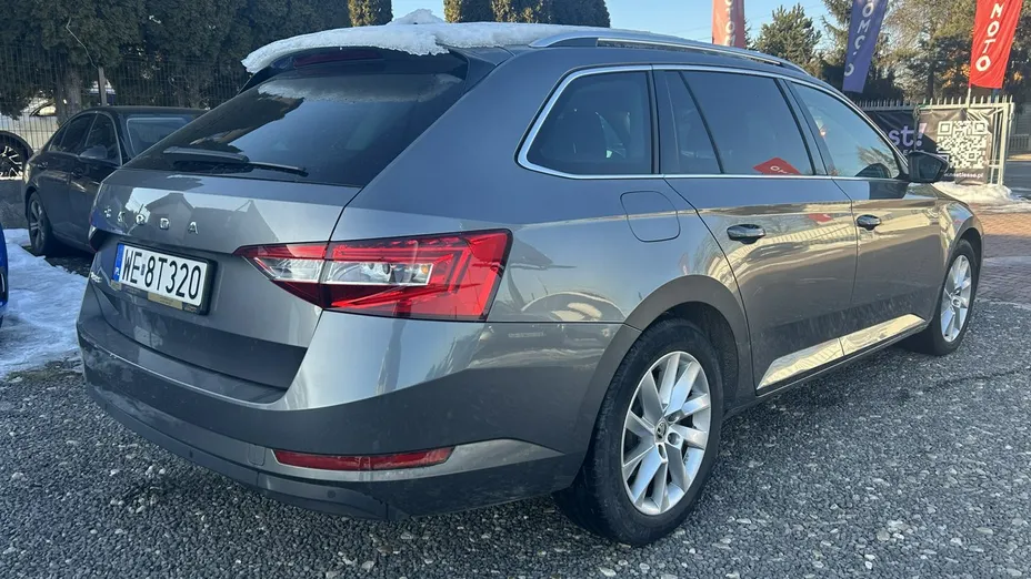 SKODA Superb -