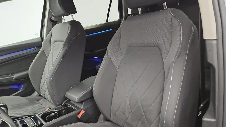 VOLKSWAGEN Golf -