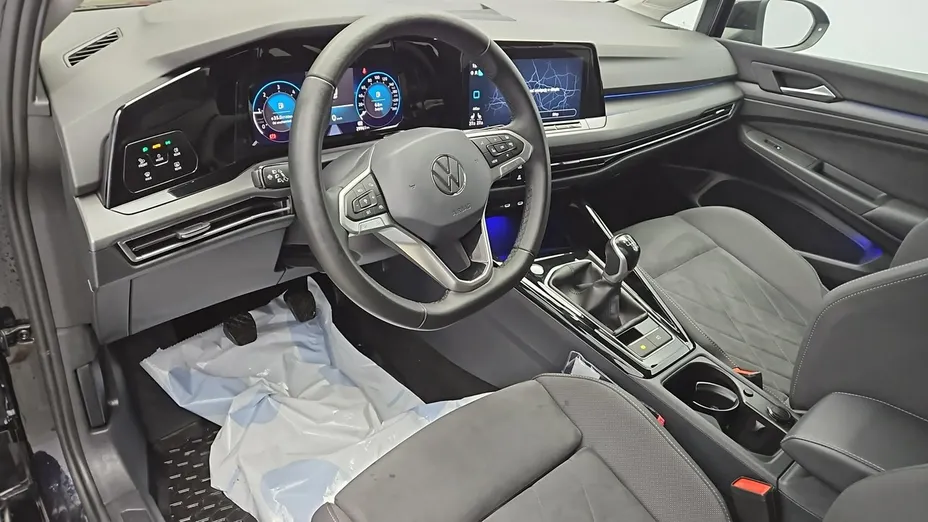 VOLKSWAGEN Golf -